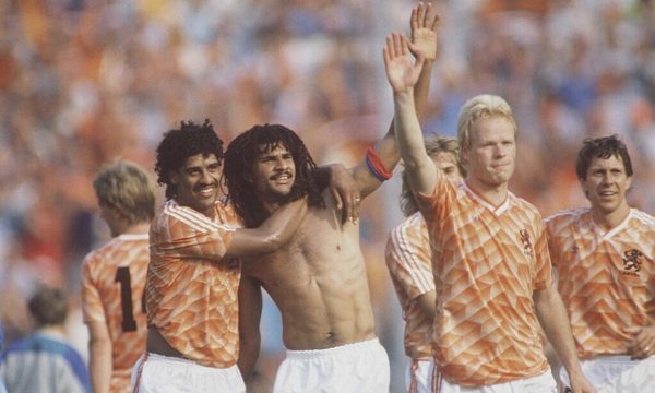 Gullit: 'Tây Ban Nha mang phong cách Cruyff, chứ không phải Hà Lan'
