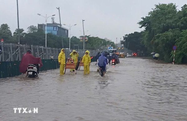 Hà Nội báo động lũ trên sông Tích và sông Bùi, cảnh báo nguy cơ sạt lở tại 8 xã