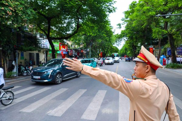 Hà Nội cấm ô tô đi thẳng từ đường Trung Thư đi Trung Văn giờ cao điểm