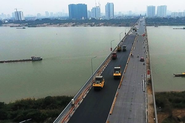 Hà Nội cấm ô tô tải, xe khách từ 16 chỗ qua cầu Thăng Long