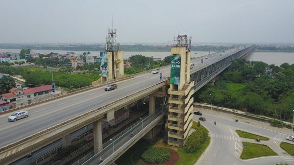 Hà Nội cấm xe tải, xe khách từ 16 chỗ qua cầu Thăng Long