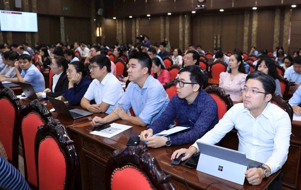 Hà Nội: Cán bộ phải viết thu hoạch sau khi học nghị quyết