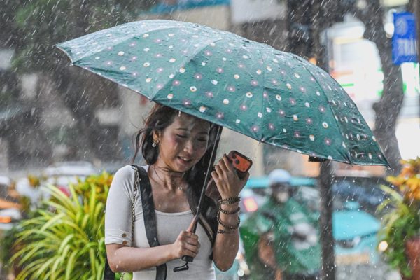 Hà Nội chuẩn bị đón mưa dông