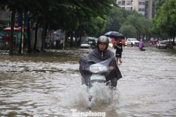 Hà Nội còn mưa lớn đến bao giờ?
