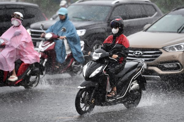 Hà Nội còn mưa lớn suốt đêm nay và ngày mai 17/9, miền Bắc sắp giảm mưa