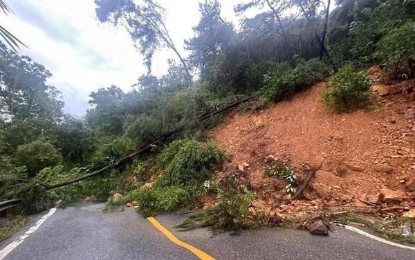 Hà Nội công bố tình huống khẩn cấp về sạt lở đất tại xã Vật Lại