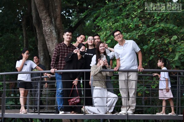 Hà Nội: "Dải lụa ký ức" không gian trải nghiệm thu hút nhiều khách tham quan