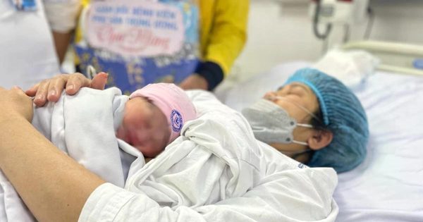 Hà Nội đề xuất hỗ trợ 1 triệu đồng cho cặp đôi kết hôn, 4 triệu đồng cho phụ nữ sinh 2 con trước 35 tuổi