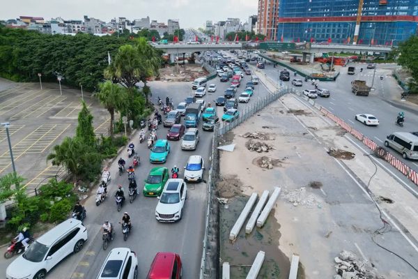 Hà Nội điều chỉnh giao thông trên đường Cổ Linh để thi công hầm chui
