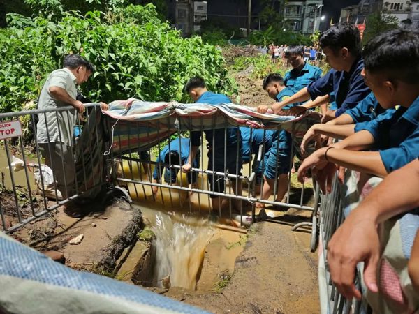 Hà Nội: Đơn vị phụ trách thoát nước nói gì về vụ nam sinh ngã xuống cống tử vong?