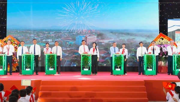 Hà Nội: Đồng chí Nguyễn Duy Ngọc dự lễ khánh thành Trường tiểu học, trung học cơ sở và trung học phổ thông Minh Châu