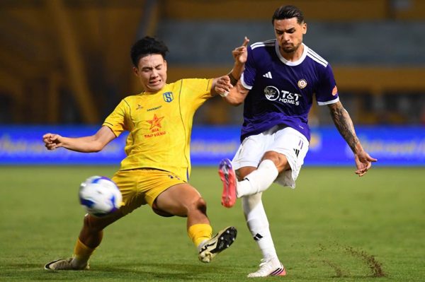 Hà Nội FC thua khó tin SLNA ngay tại Hàng Đẫy