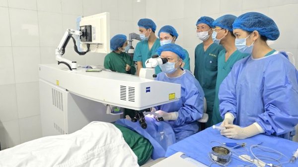Hà Nội hỗ trợ chi phí phẫu thuật tật khúc xạ