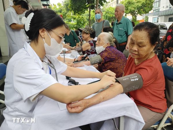 Hà Nội hướng tới bảo đảm sàn an sinh tối thiểu cho 100% người dân