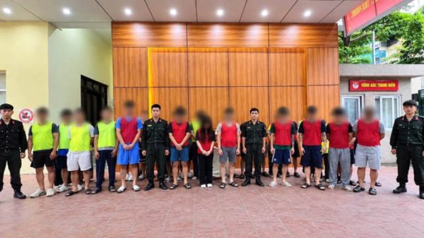 Hà Nội khởi tố 21 bị can về tội “Buôn bán hàng cấm”