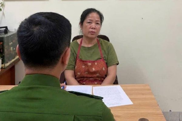 Hà Nội: Khởi tố, bắt tạm giam một phụ nữ có hành vi chửi bới, đổ chất thải chắn lối đi chung
