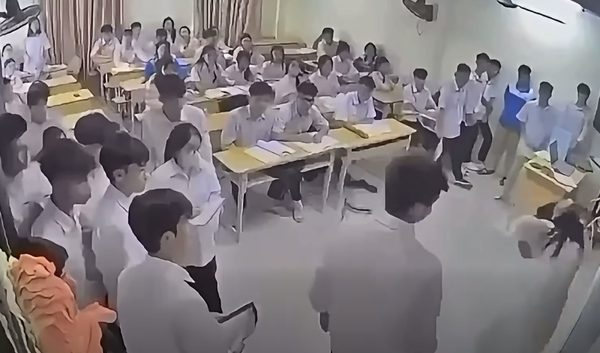 Hà Nội: Khởi tố, tạm giam nam sinh đánh cô giáo gãy mũi