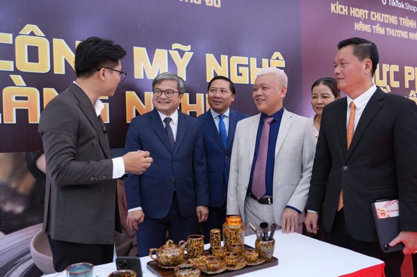 Hà Nội kích hoạt 'Gian hàng số' và kênh TikTok 'OCOP Hà Nội'