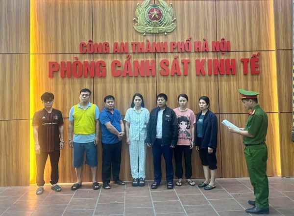 Hà Nội kỷ luật 2 đảng viên nhận hối lộ