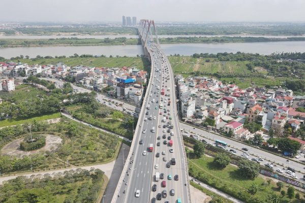 Hà Nội lên tiếng việc lắp biển khoảng cách và giảm tốc độ trên cầu Nhật Tân