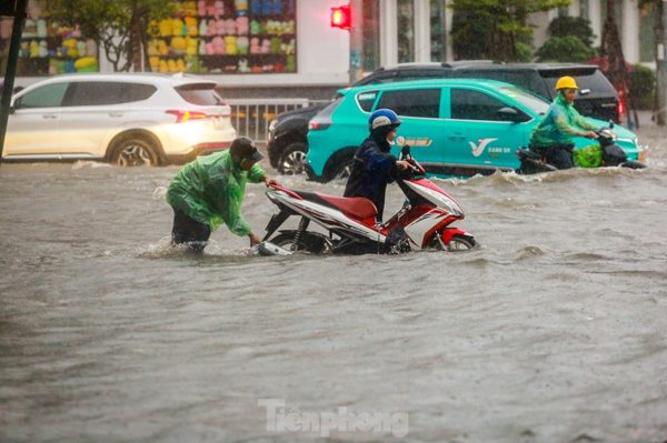 Hà Nội mưa lớn nhất từ đầu mùa