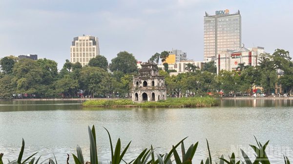 Hà Nội ngày khải hoàn: Rực rỡ không gian lễ hội và nhịp đập văn hóa bên lề