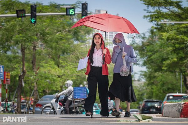 Hà Nội ngày nắng, Nam Bộ chiều tối mưa dông