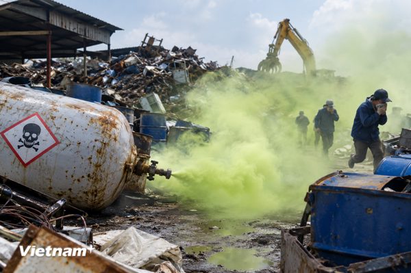 Hà Nội: Nghi rò rỉ khí hóa chất, hơn 40 người phải nhập viện