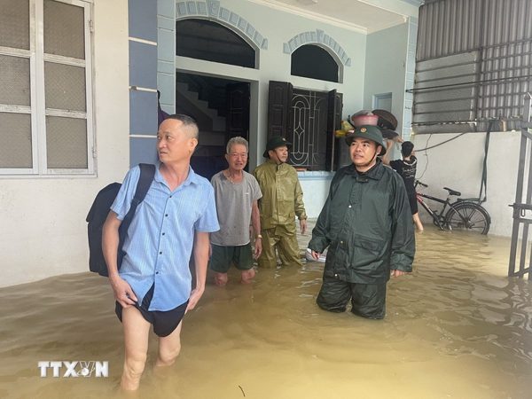 Hà Nội: Nước sông Bùi vượt báo động 3, hàng trăm hộ dân phải di dời