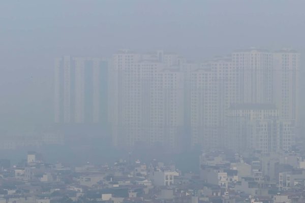 Hà Nội ô nhiễm không khí, nhà cao tầng trở nên 'tàng hình'