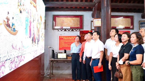 Hà Nội: Phú Thượng ứng dụng công nghệ để bảo tồn văn hóa truyền thống