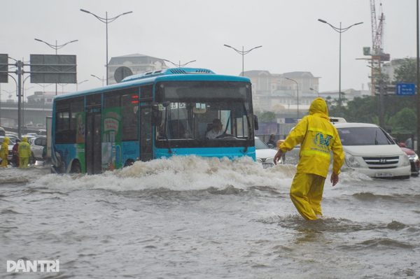 Hà Nội ra mắt bản đồ cảnh báo ngập, người dân nhận tin ngay trên điện thoại