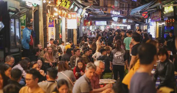 Hà Nội rà soát thí điểm tổ hợp vui chơi, giải trí 24/7: Cú hích cho 'kinh tế đêm'