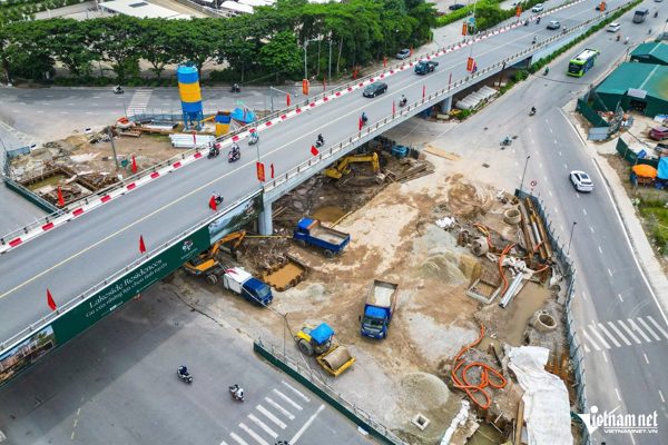 Hà Nội rào chắn đường Cổ Linh 3 tháng để thi công đường trên cao
