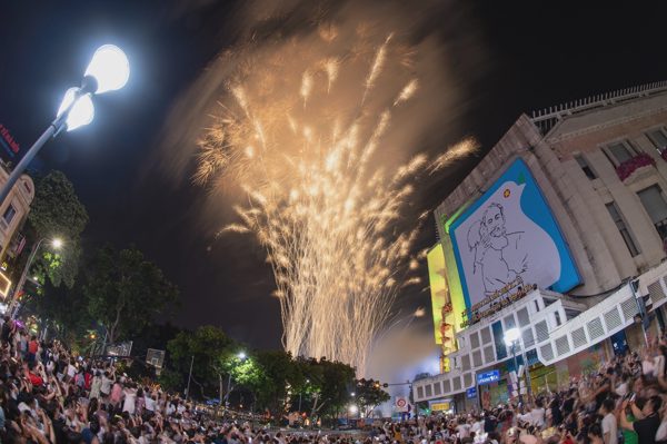 Hà Nội rực rỡ pháo hoa chào mừng 72 năm Ngày Giải phóng Thủ đô 10/10