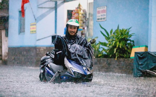Hà Nội se lạnh, miền Trung mưa lớn tới cuối tuần