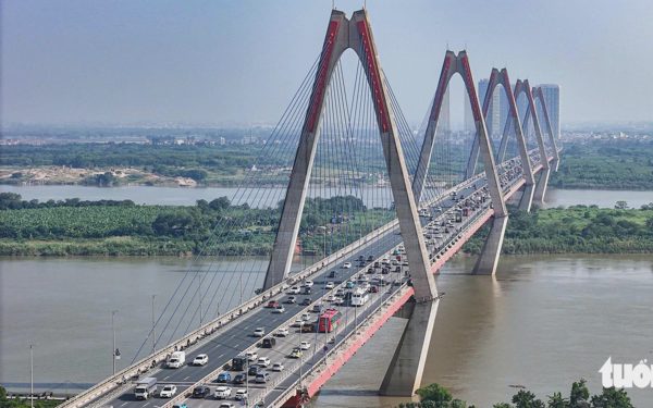 Hà Nội thí điểm giảm tốc độ tối đa cho phép trên cầu Nhật Tân từ 27-9