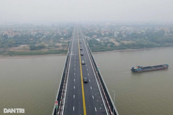 Hà Nội thông báo cấm xe tải, xe khách từ 16 chỗ qua cầu Thăng Long
