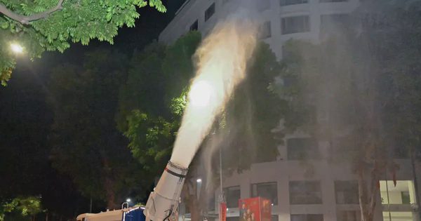 Hà Nội: Tiếp tục chạy xe phun sương dập bụi trong Vành đai 1