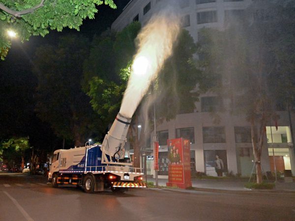 Hà Nội: Tiếp tục chạy xe phun sương dập bụi trong Vành đai 1