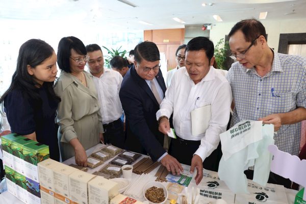 Hà Nội tìm giải pháp đưa công nghệ xanh và bao bì sinh học vào chuỗi nông sản