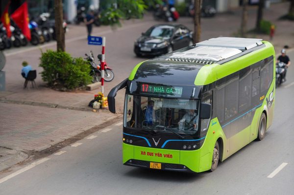 Hà Nội tính phương án trợ giá cho tuyến buýt điện đi Hưng Yên