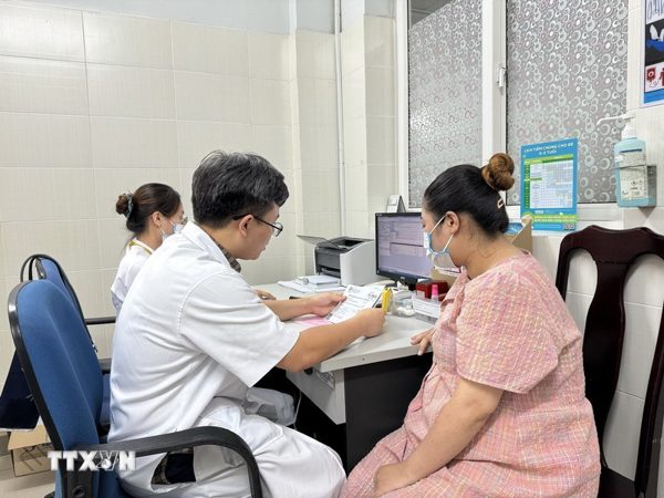 Hà Nội: Từ 1/1/2027 phụ nữ sinh đủ hai con trước 35 tuổi được hỗ trợ 4 triệu đồng