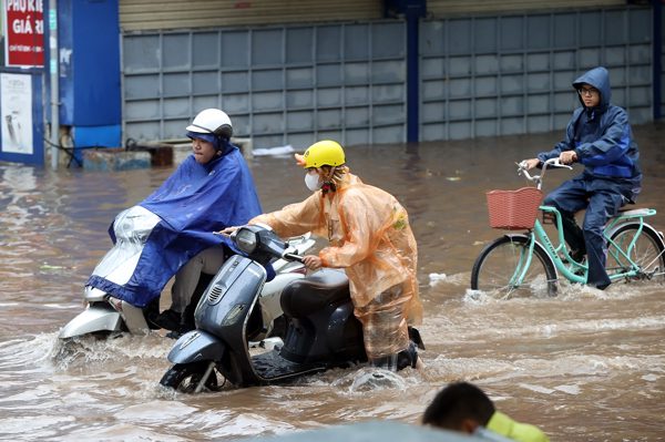 Hà Nội và 8 tỉnh miền Bắc còn mưa lớn dồn dập trước khi ngớt