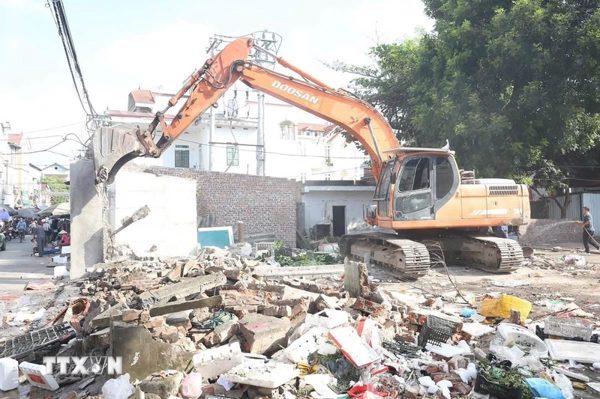 Hà Nội: Xã Sóc Sơn ra quân giải tỏa 68 trường hợp vi phạm tại chợ Thái Phù
