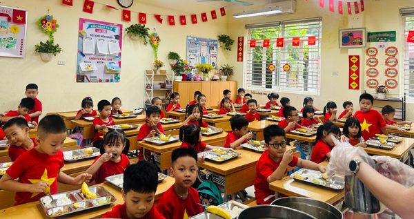 Hà Nội: Xác minh thông tin 9 học sinh đau bụng, buồn nôn nghi ngộ độc thực phẩm