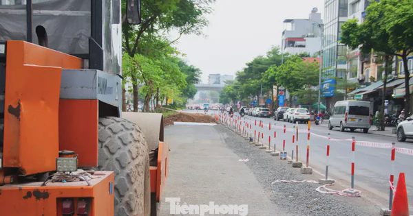 Hà Nội: Xén dải phân cách, mở rộng tuyến đường 'đắt nhất hành tinh'