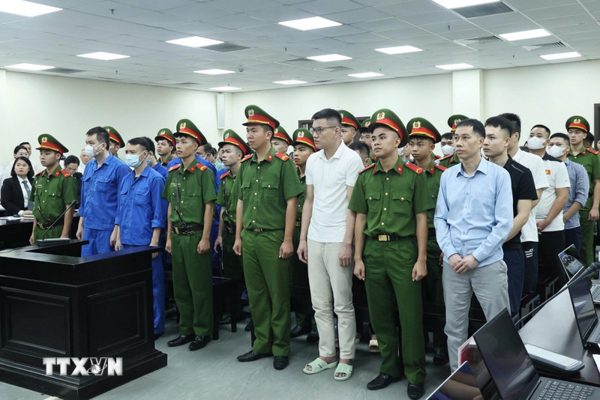 Hà Nội: Xét xử 29 bị cáo trong dây chuyền sản xuất 426 lô sản phẩm sữa giả