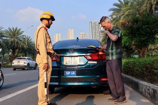 Hà Nội xử lý nghiêm xe tập lái vi phạm giao thông