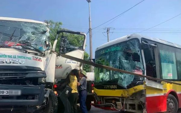 Hà Nội yêu cầu chấn chỉnh an toàn xe buýt sau 2 vụ tai nạn liên tiếp